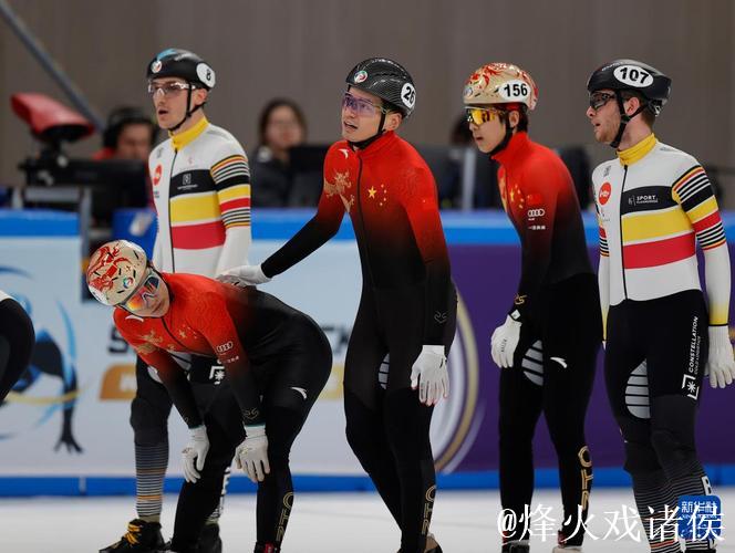 短道世巡赛-中国队头名晋级男子5000米接力半决赛